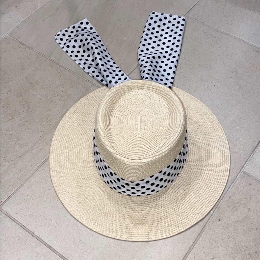 EUC-URBAN OUTFITTERS ADORABLE STRAW BOATER HAT